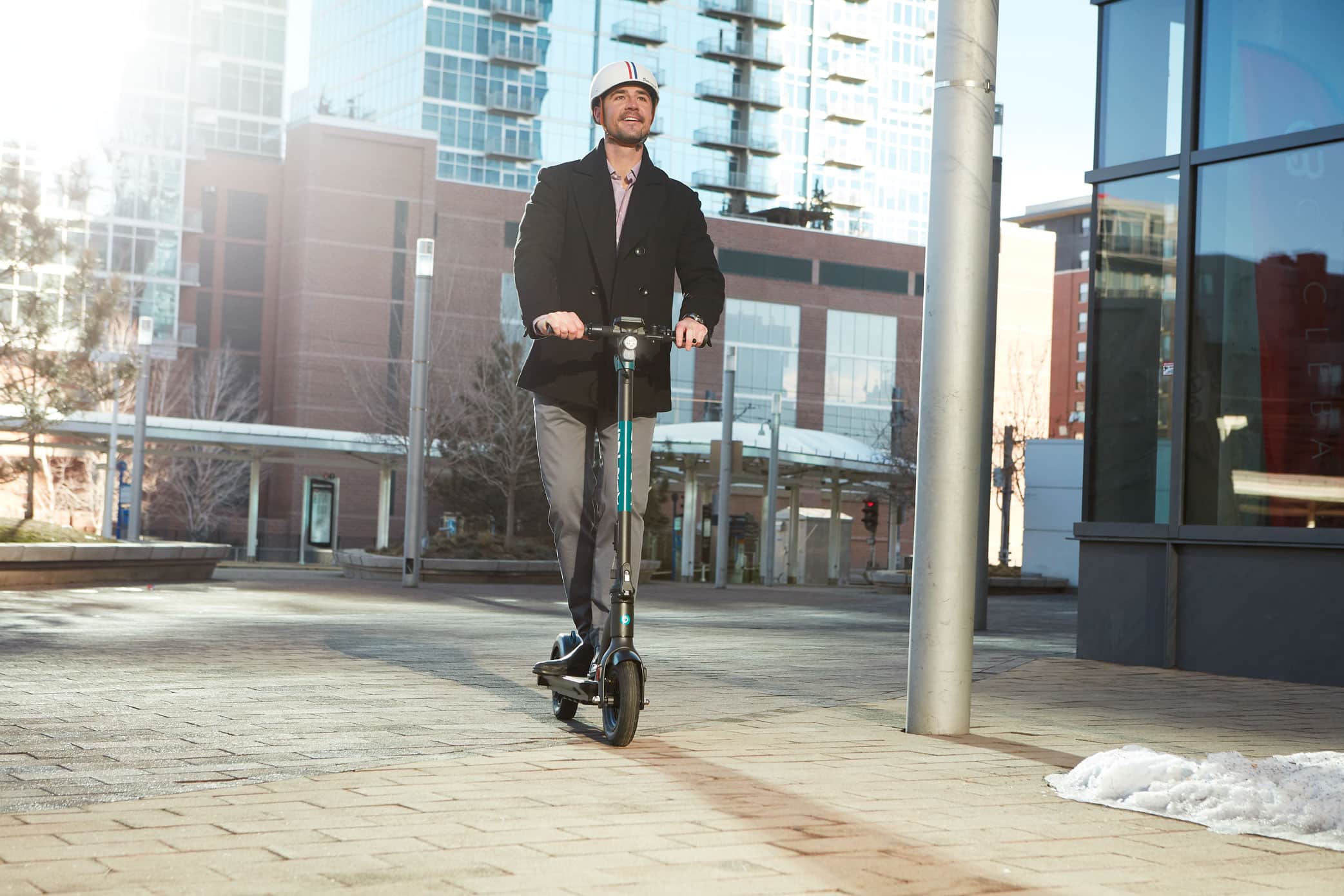 GoTrax - GMax Commuting Electric Scooter w/42mi Max Operating Range & 20 Max Speed - Black - Image 4