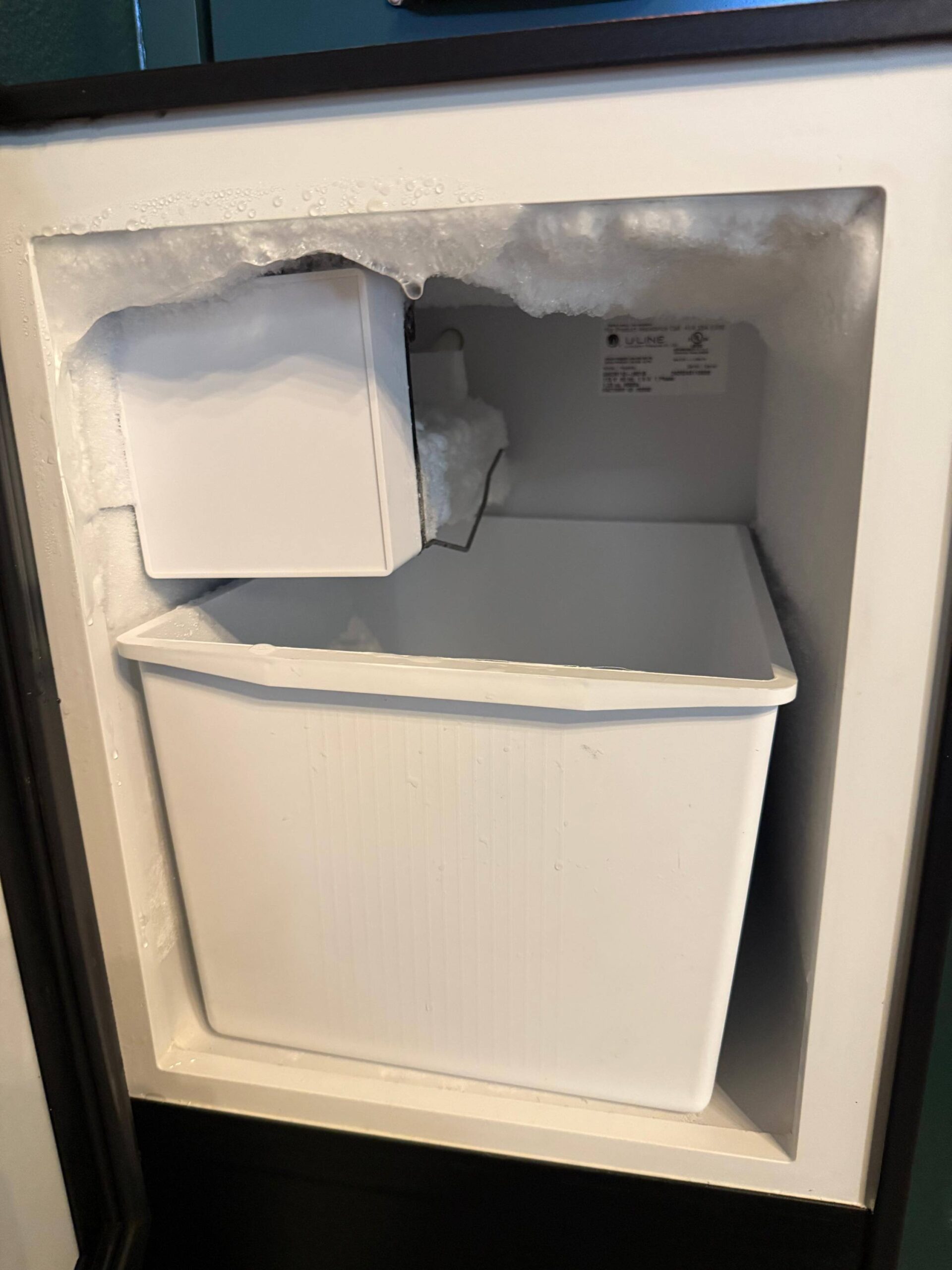 U-Line - 15" 25-lb Freestanding Ice Maker - Custom Panel Ready - Image 2